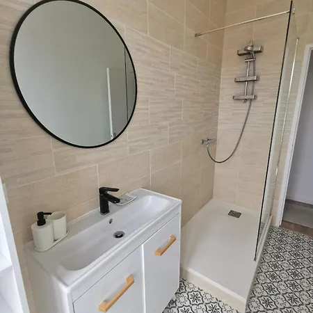 Proche Du Jardin Extraordinaire - Au Bout Du Quai Nantes