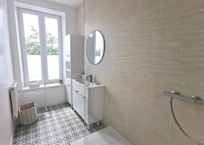 Proche Du Jardin Extraordinaire - Au Bout Du Quai Nantes