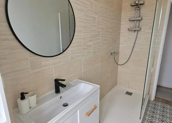 Proche Du Jardin Extraordinaire - Au Bout Du Quai Nantes