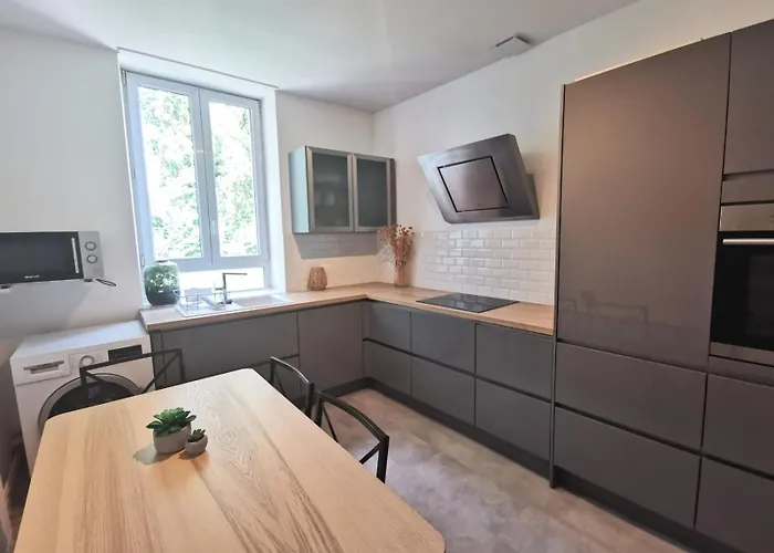 Proche Du Jardin Extraordinaire - Au Bout Du Quai