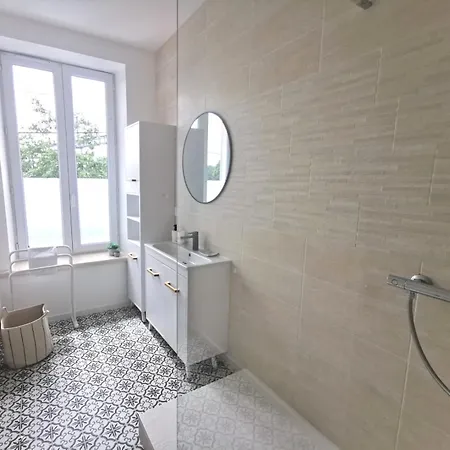 Proche Du Jardin Extraordinaire - Au Bout Du Quai Nantes