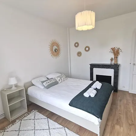 Proche Du Jardin Extraordinaire - Au Bout Du Quai